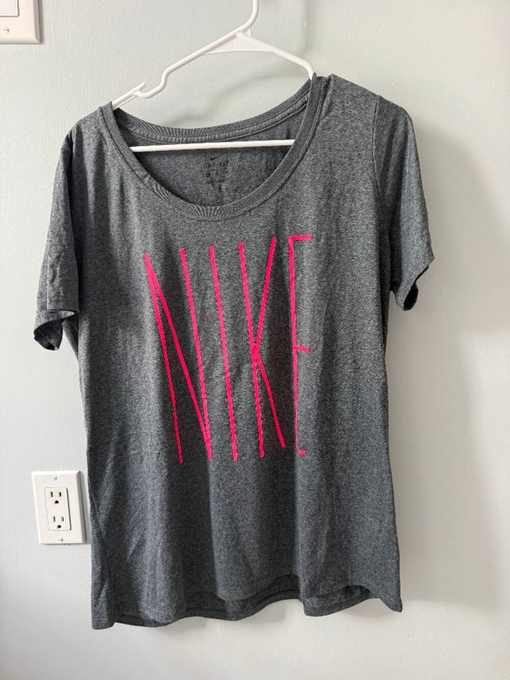 NIKE Dri-Fit Womens training t shirt XL Grey PINK Performance Running Workout